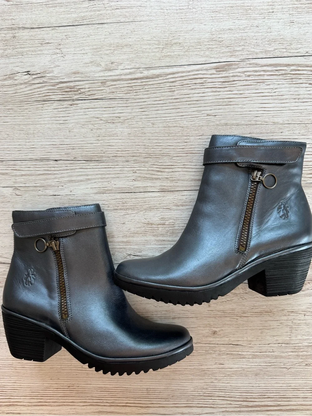 Fly London Women's Metallic Grey Leather Ankle Low Heel Booties 40 / US 9-9.5